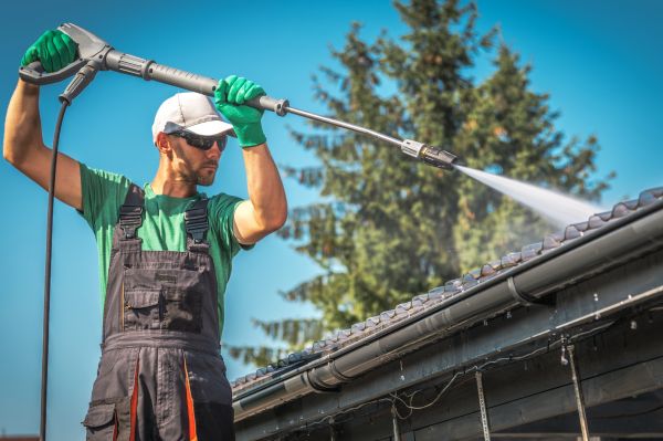 Gutter Washing in Middleburg
