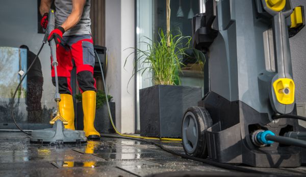 Commercial Pressure Cleaning in Middleburg